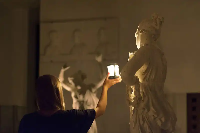 La luce privata di Canova: visite a lume di candela a Possagno