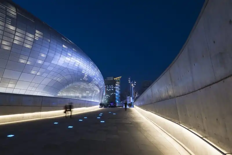Niente crisi per Frieze Seoul, che passa al Design Plaza di Zaha Hadid