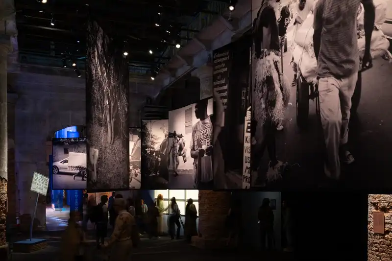 Oltre il fragore del mondo: l’eredità silenziosa di Koyo Kouoh alla Biennale 2026