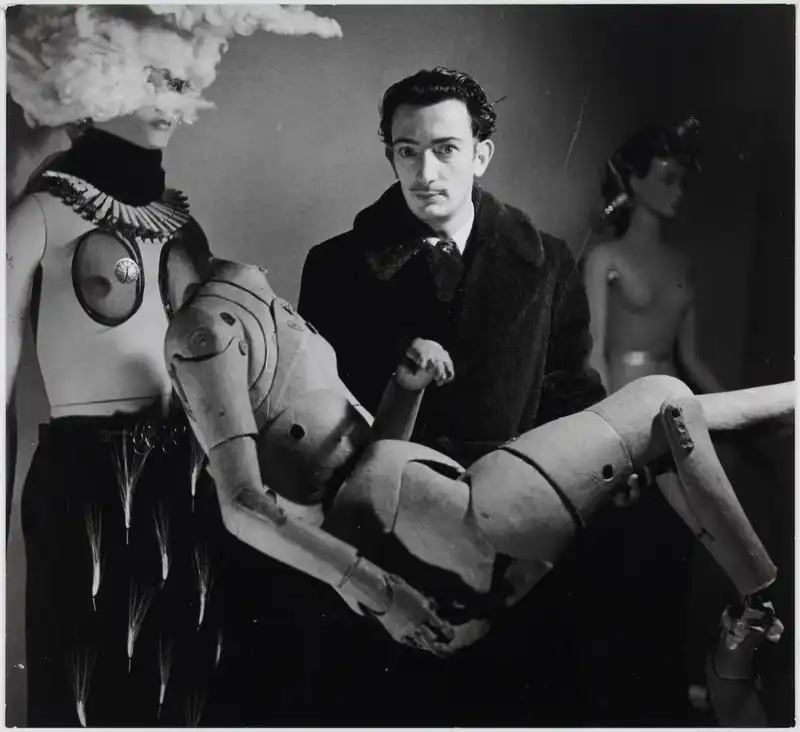 L’abito come opera d’arte: Dalí e la moda a Palazzo Reale di Milano
