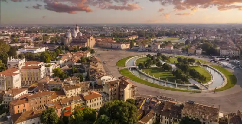 Padova candidata Capitale dell’arte contemporanea 2028 con Cattelan e un comitato internazionale